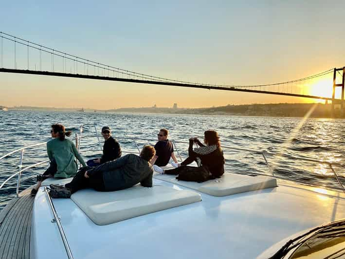 Istanbul: Bosphorus Yacht Cruise at Sunset With Snacks - Key Points