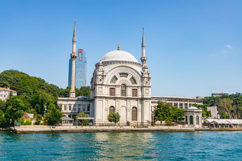 Istanbul: Bosphorus Yacht Cruise With Stopover on Asian Side - Key Points