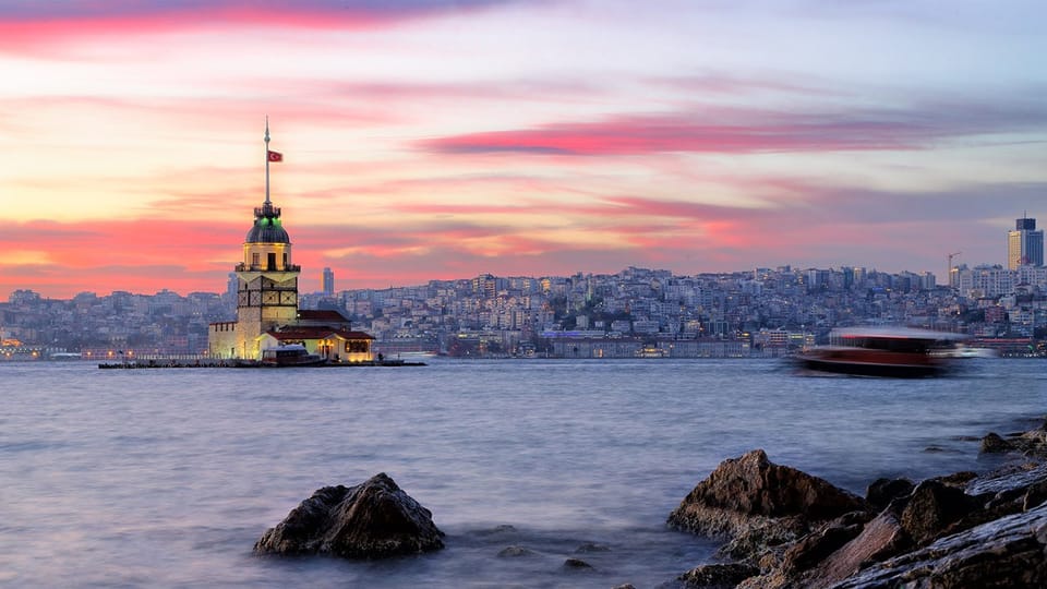 Istanbul: Private Bosphorus Strait Sightseeing Yacht Cruise - Key Points