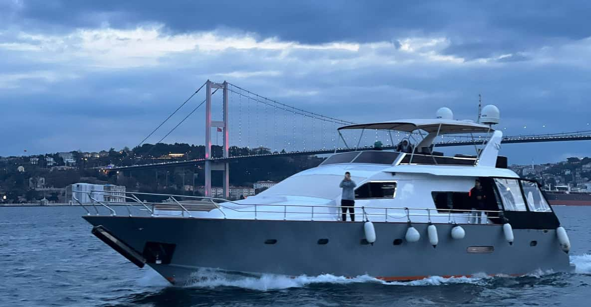 Istanbul Private Luxury Yacht on Bosphorus 22 Meter(72 Feet) - Key Points