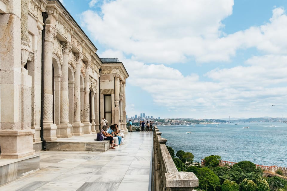 Istanbul: Topkapi Palace and Harem Guided Tour With Ticket - Key Points