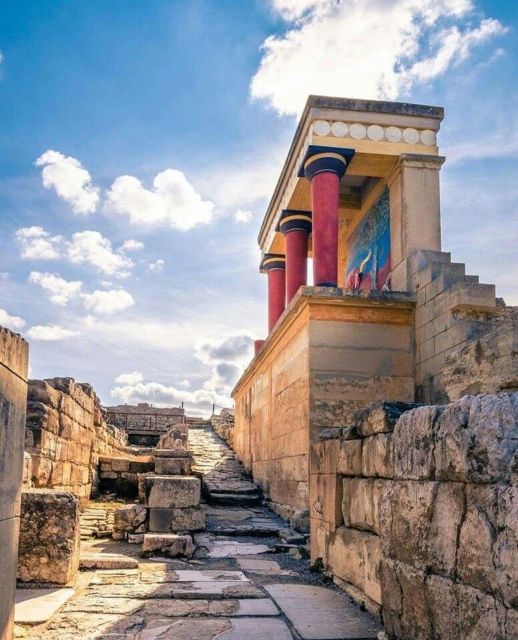 KNOSSOS PALACE AND HERAKLION TOWN ARCHAEOLOGICAL MUSEUM - Key Points