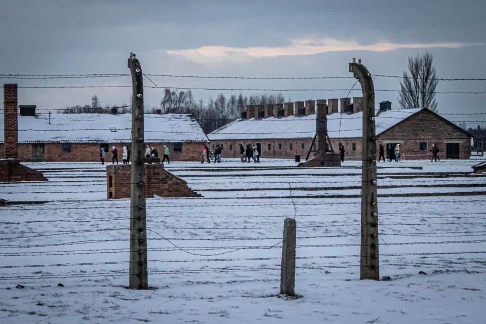 Krakow: 1-Way Bus Transfer To/From Auschwitz-Birkenau - Good To Know