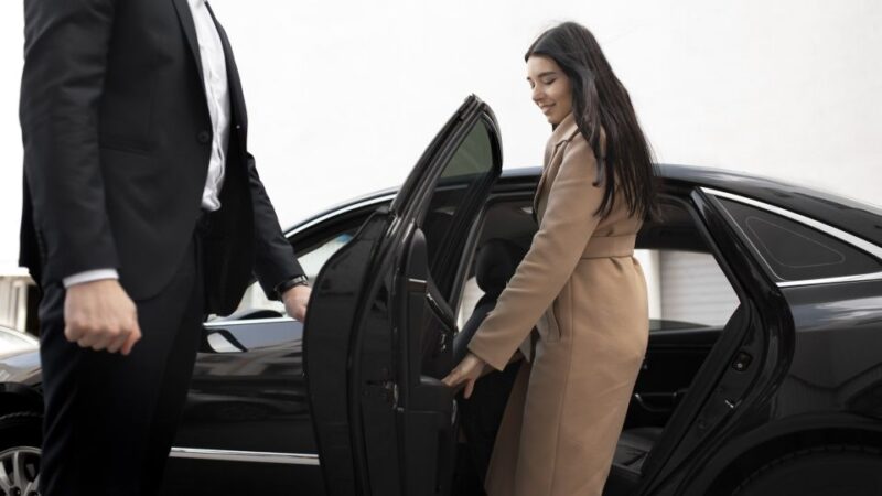 Kraków: Airport Private Transfer by Luxury Car - Good To Know