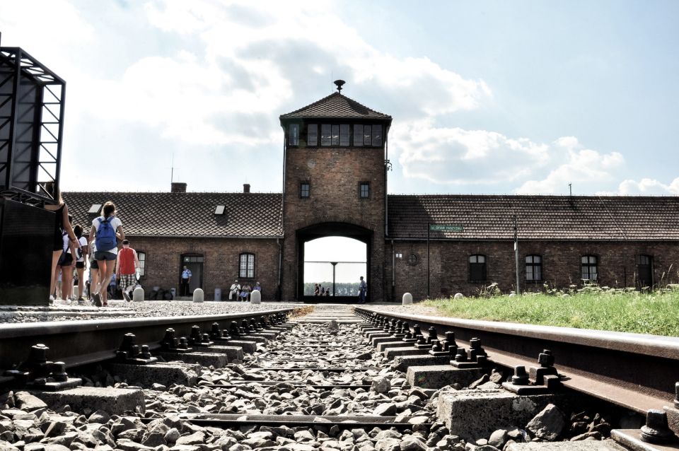 Krakow: Auschwitz-Birkenau Guided Tour Pickup/Lunch Options - Good To Know