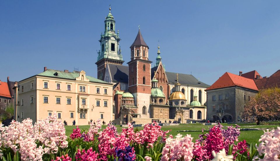 Krakow: Old Town Walking Tour With Visit to Wawel Castle - Good To Know