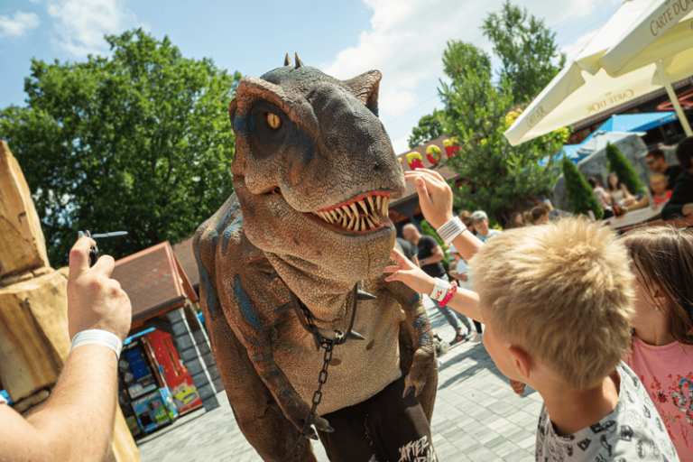 Krakow: Park of Moving Dinosaurs – Amusement Park – Day Tour