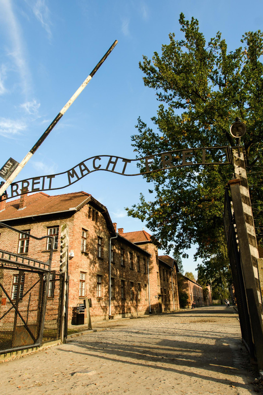 Kraków: Private Transport to the Auschwitz-Birkenau Museum - Good To Know