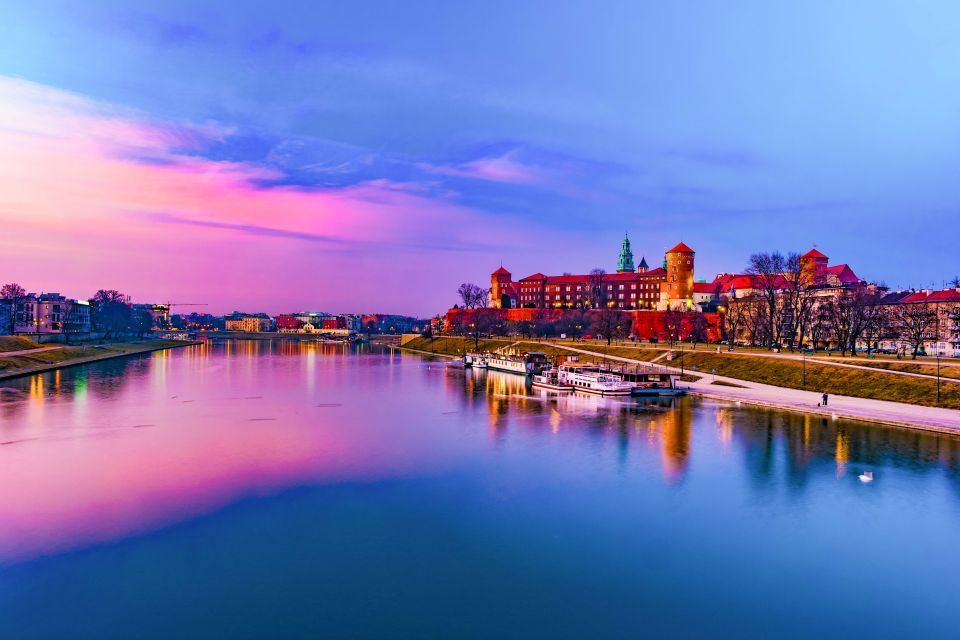 Krakow: Romantic Evening Vistula Cruise With a Glass of Wine - Good To Know