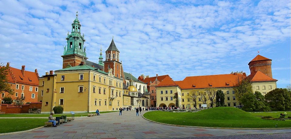 Krakow: Skip-the-Line Wawel Castle & Old Town Guided Tour - Good To Know