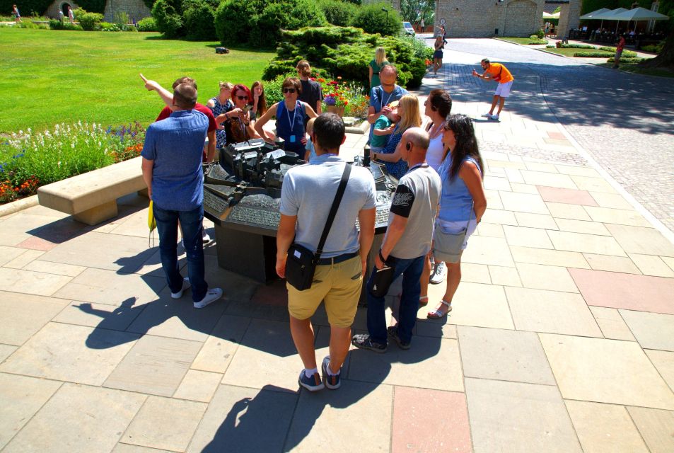 Krakow: Wawel Castle Guided Tour With Entry Tickets - Good To Know