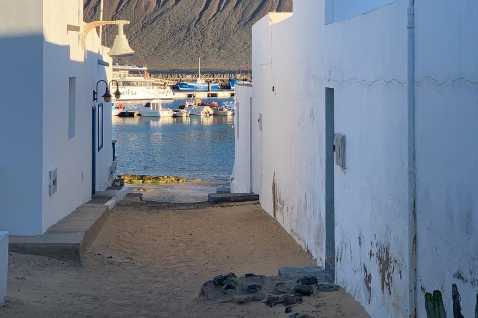 Lanzarote: Return Ferry to La Graciosa With Bus Pickup - Key Points