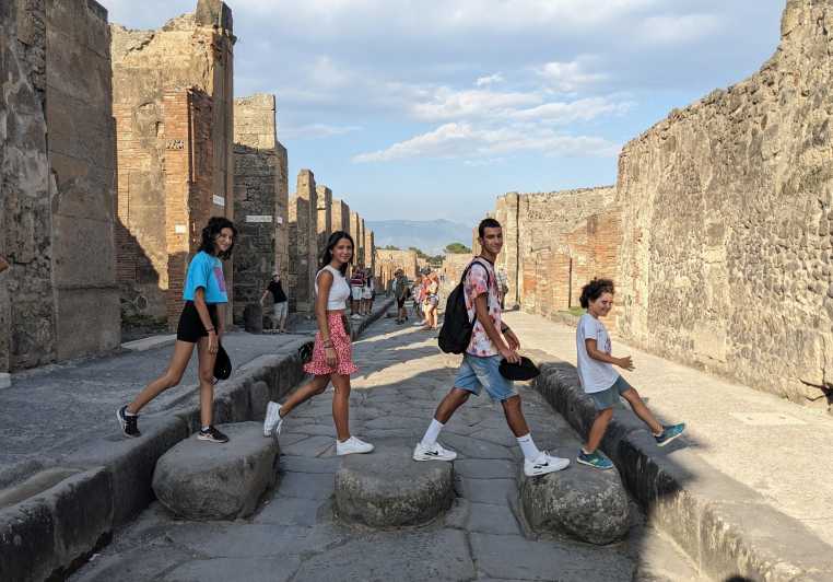 Life at Pompeii: Private Tour With Priority Access - Key Points