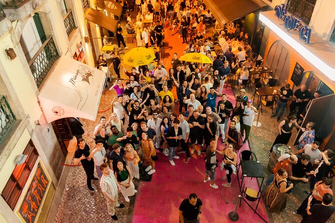 Lisbon Pink Street Pubcrawl: 1h Open Bar, Shots,VIP Club Entry - Good To Know