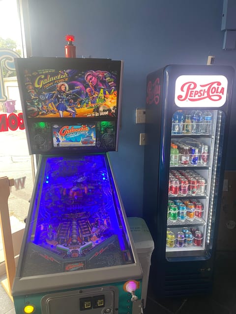 Long Beach: Pinball Arcade 24 Pinball Machines on Freeplay - Key Points