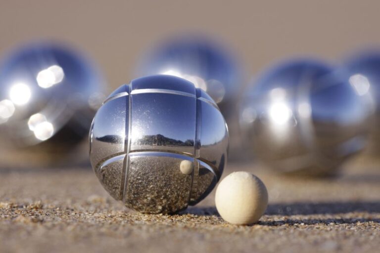 Lourmarin: Petanque Lesson