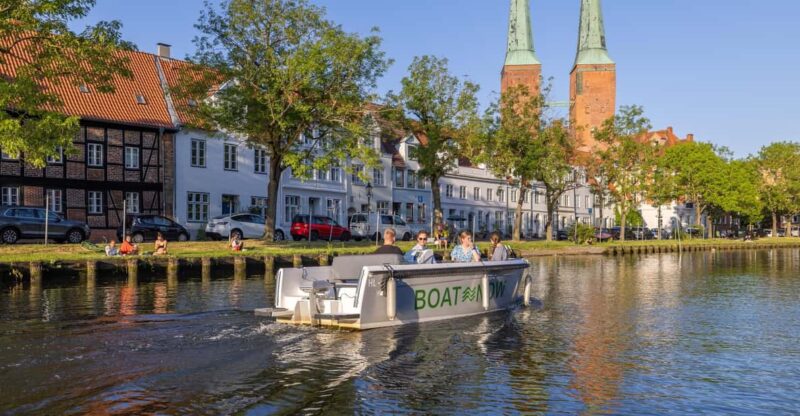 Lübeck: Electric Boat Rental - No Driving License Required - Key Points