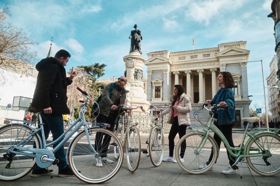 Madrid: City Highlights Guided Vintage Bike Tour - Key Points