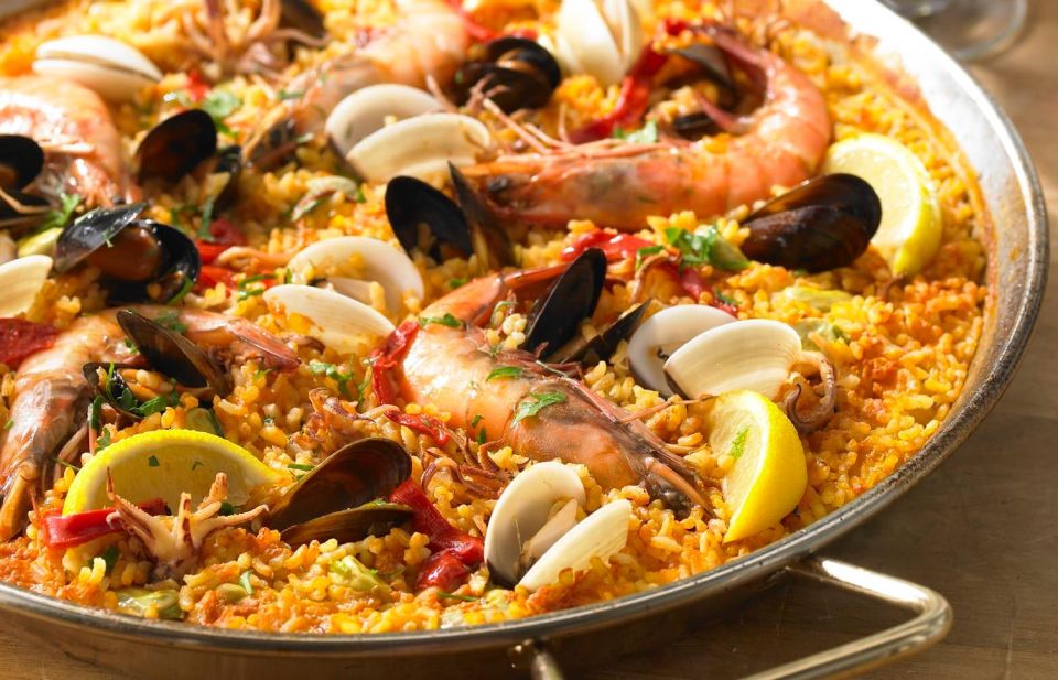 Madrid: Paella and Sangria Workshop in the City Center - Key Points