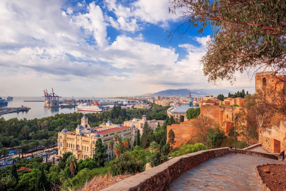 Malaga: Express Walk With a Local in 60 Minutes - Key Points