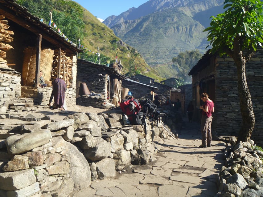 Manaslu Circuit Trek 16 Days - Key Points