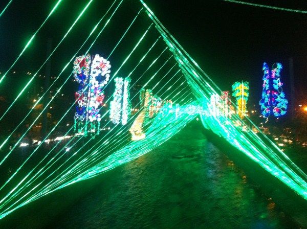 Medellin Christmas Lights Tour - Key Points