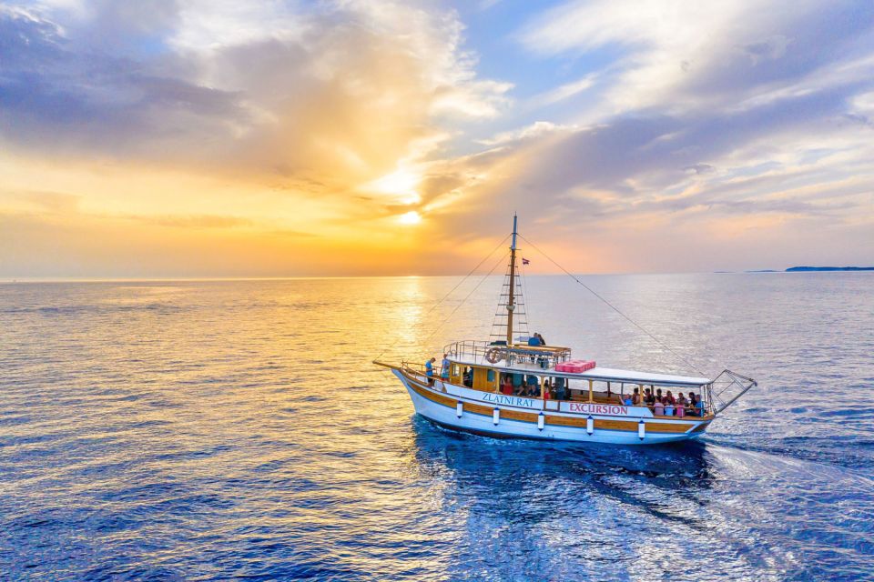 Medulin: 3-Hour Sunset Dolphin Spotting Tour With Dinner - Good To Know