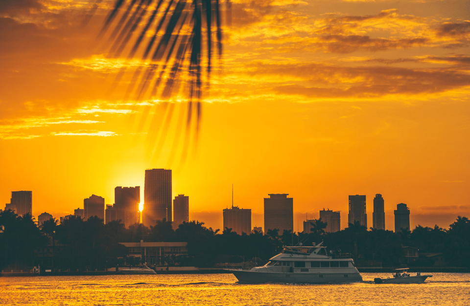 Miami: Scenic Cruise With Bar on Board - Key Points