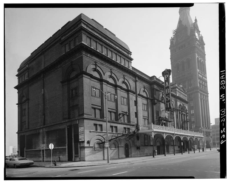 Milwaukee Shadow of City Hall Ghost Walk - Key Points