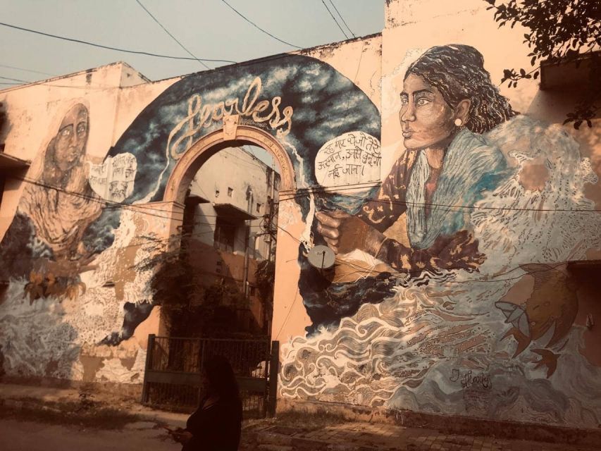 New Delhi: Bohemian Delhi Street Art Tour With Lake Cafe - Key Points