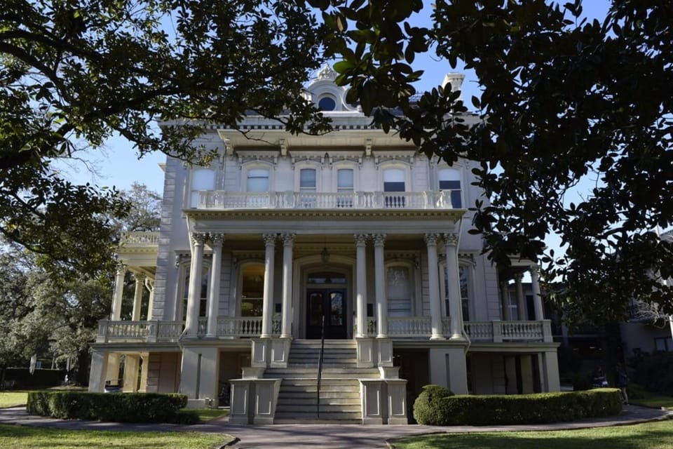 New Orleans: Garden District Walking Tour - Key Points