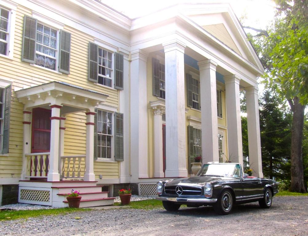 Oakcliff Bed and Breakfast - Amenities and Features
