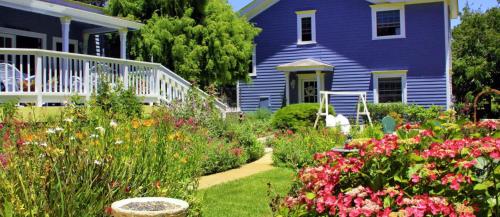Olallieberry Inn Bed and Breakfast - Location and Accessibility