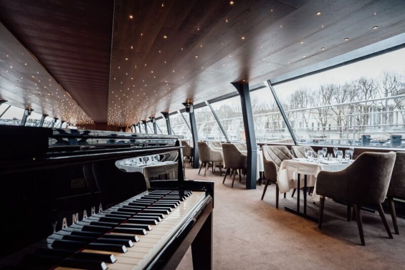 Paris: 4-Course Dinner Cruise on Seine River With Live Music - Key Points