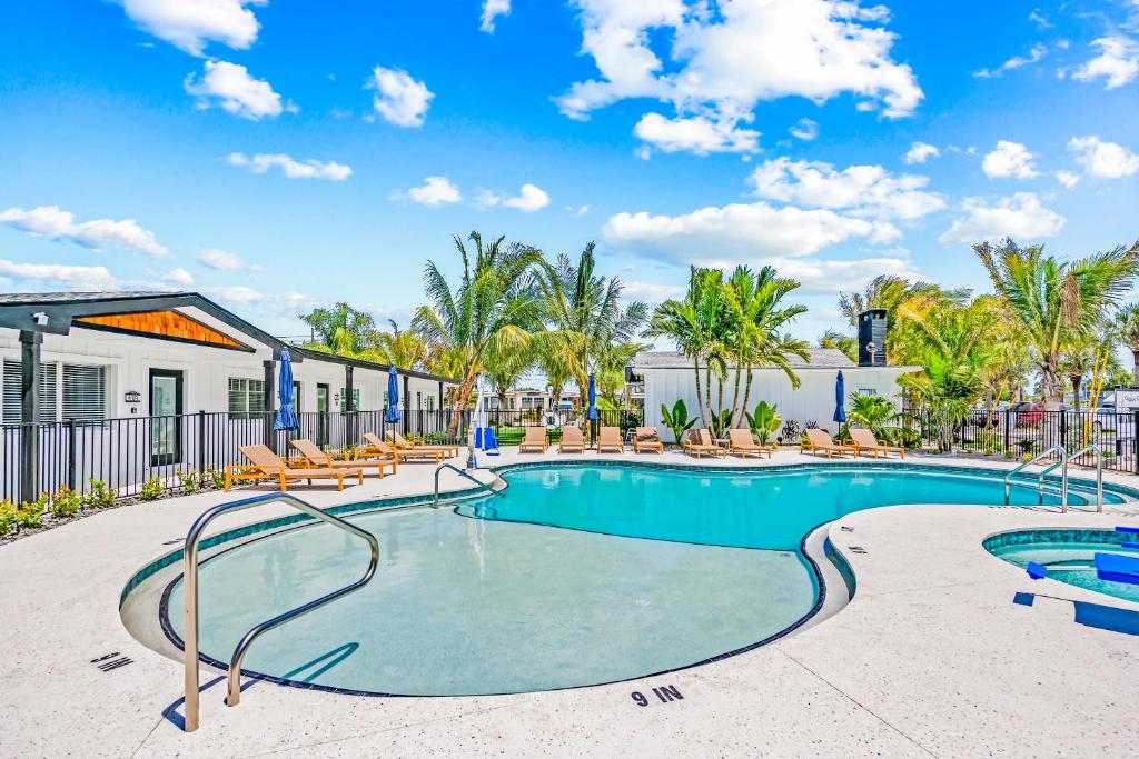 Pelican Post at Anna Maria Island Inn Review