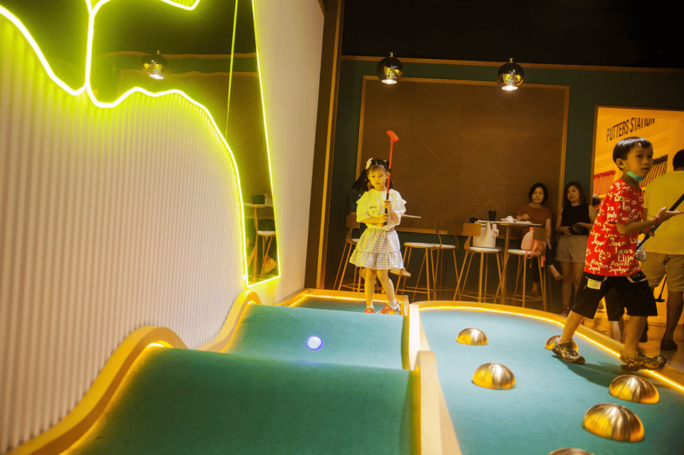 Penang : DE8000 Mini Golf Café Ticket - Overview of the Experience