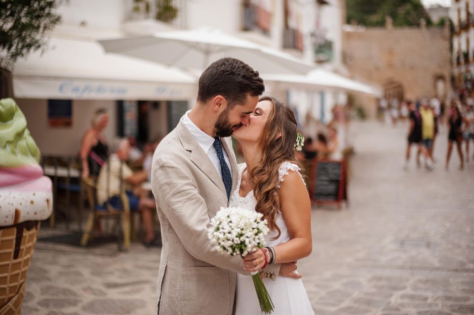 Photoshoot Experience at Dalt Vila Castle- Old Town Magic - Key Points