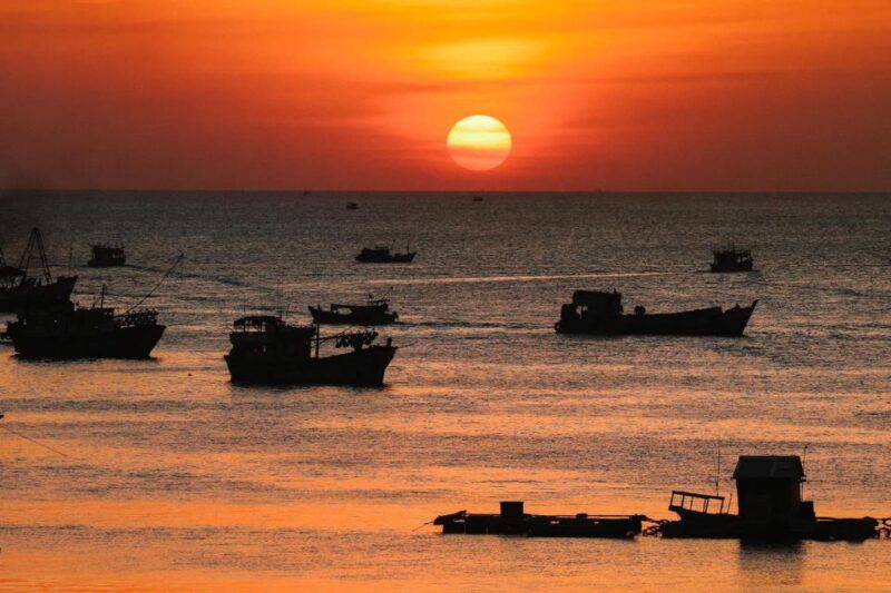 Phu Quoc: Squid Fishing Tour With Sunset Views & Dinner - Key Points