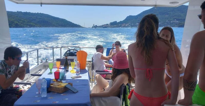 Portovenere: Islands Sunset Boat Trip With Dinner on Board - Key Points