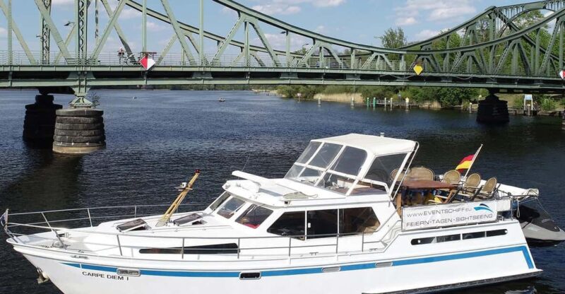 Potsdam: Yacht Cruise - Lakes of Berlin - Castles & Nature - Key Points