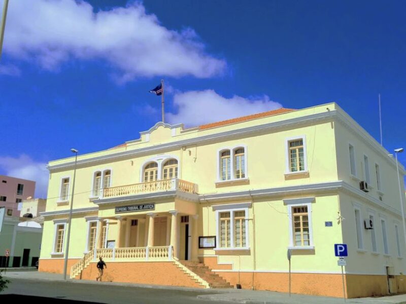 Praia: Guided Historic Walking Tour & Lunch With Locals - Good To Know