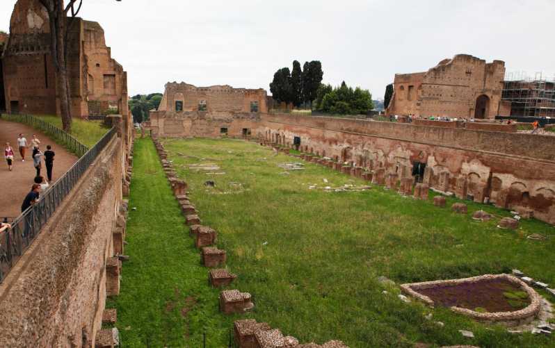 Private Colosseum, Roman Forum, and Palatine Walking Tour - Key Points