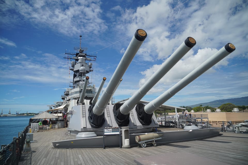 Private Pearl Harbor - USS Arizona and USS Missouri - Key Points