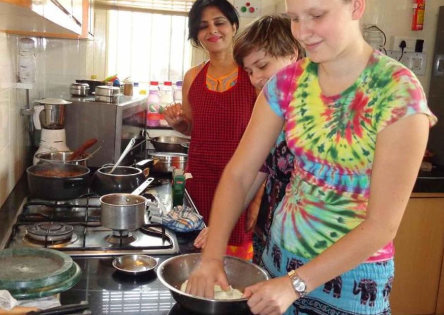 Pune: Traditional Cooking Classes & Dinner With Chef Family - Key Points