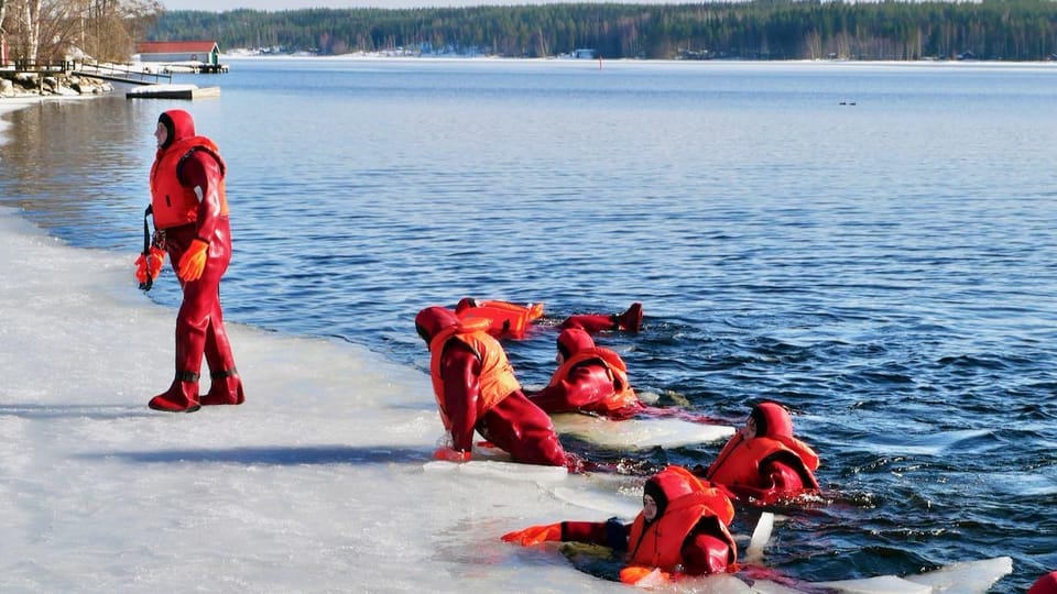 Puumala: Private Ice-Floating Experience at Lake Saimaa - Key Points