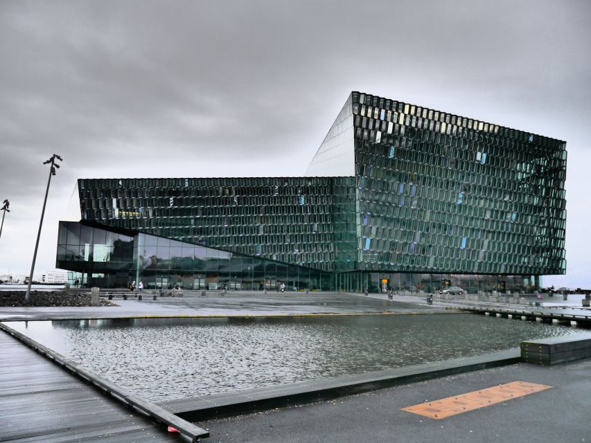 Reykjavik: Private Luxury Airport Transfer Service - Key Points