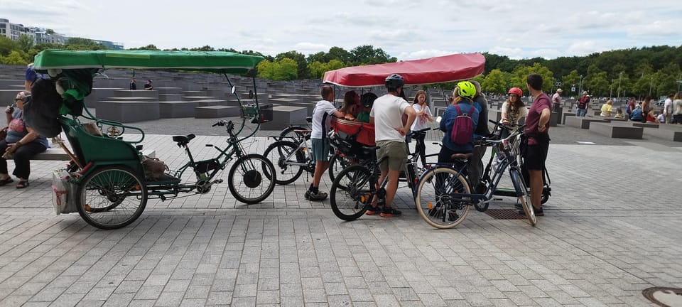 Rickshaw Shared Guide Tour in Small Groups - Key Points