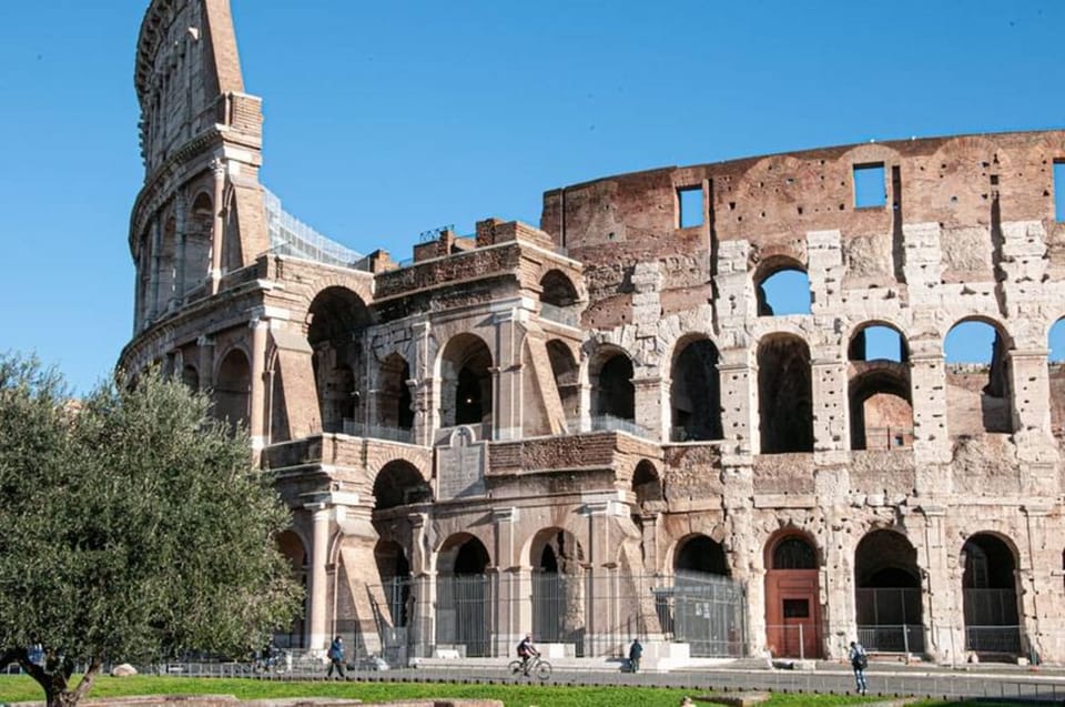 Rome: Colosseum, Forum, & Palatine With Audio Guide & Gelato - Key Points