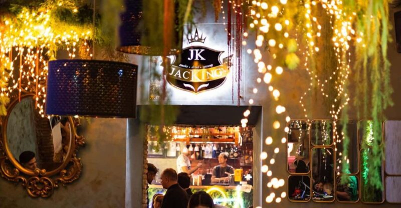 Rome: Guided Walking Tour With Drinks in Local Bars - Key Points
