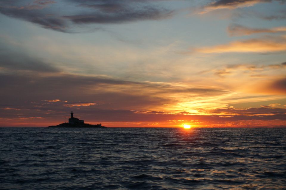 Rovinj: Sunset Boat Trip With Dolphin Watching - Good To Know